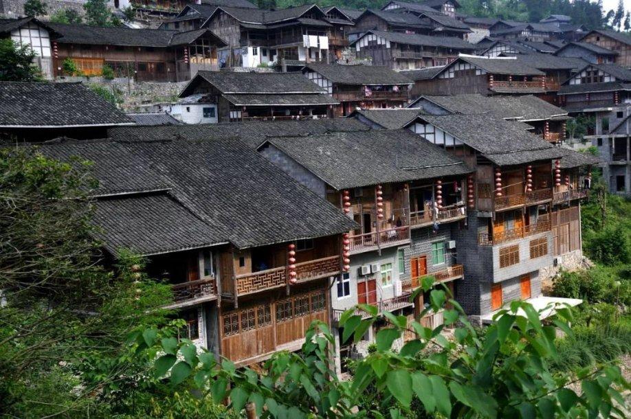美女公交不让座,70岁大爷上去撕其衣服,是泄愤还是耍流氓?-有问必答平台,解决问题的好地方